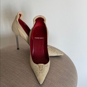 Pierre Hardy Beige Leather Pointed-Toe Pumps with Red Insole